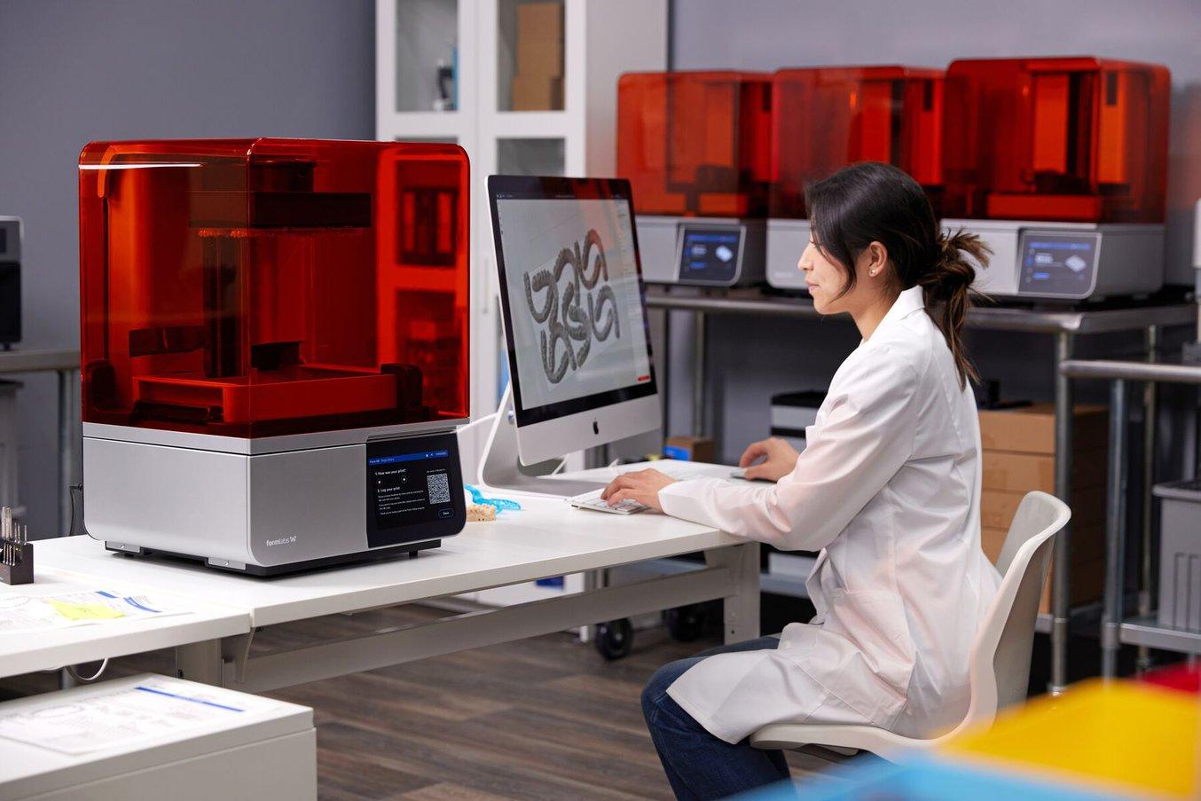 La stampante 3D odontoiatrica Form 4B in un laboratorio