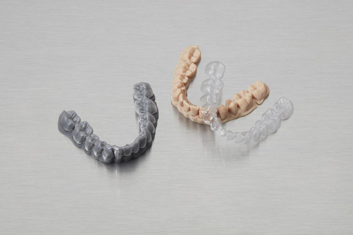 Ces plaques occlusales transparentes, l'un des traitements orthodontiques les plus populaires actuellement, n'existeraient pas sans les techniques numériques telles que l'impression 3D.