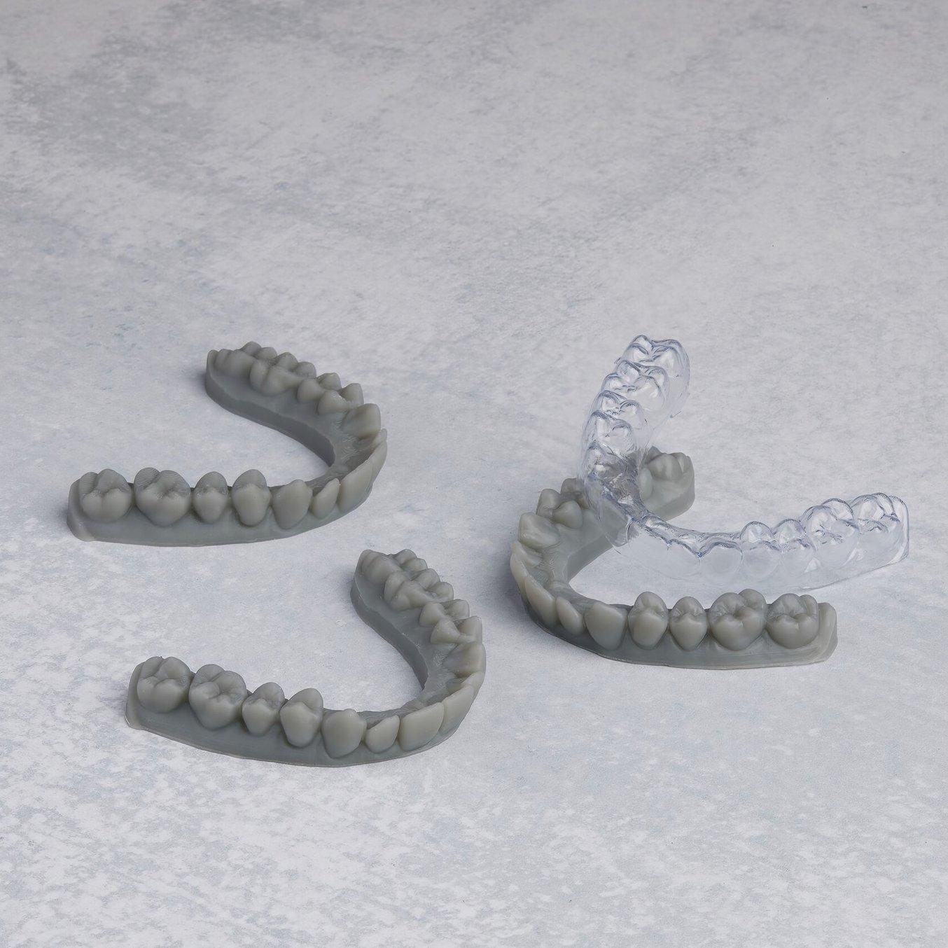 grey, 3D printed models and thermoformed clear aligners