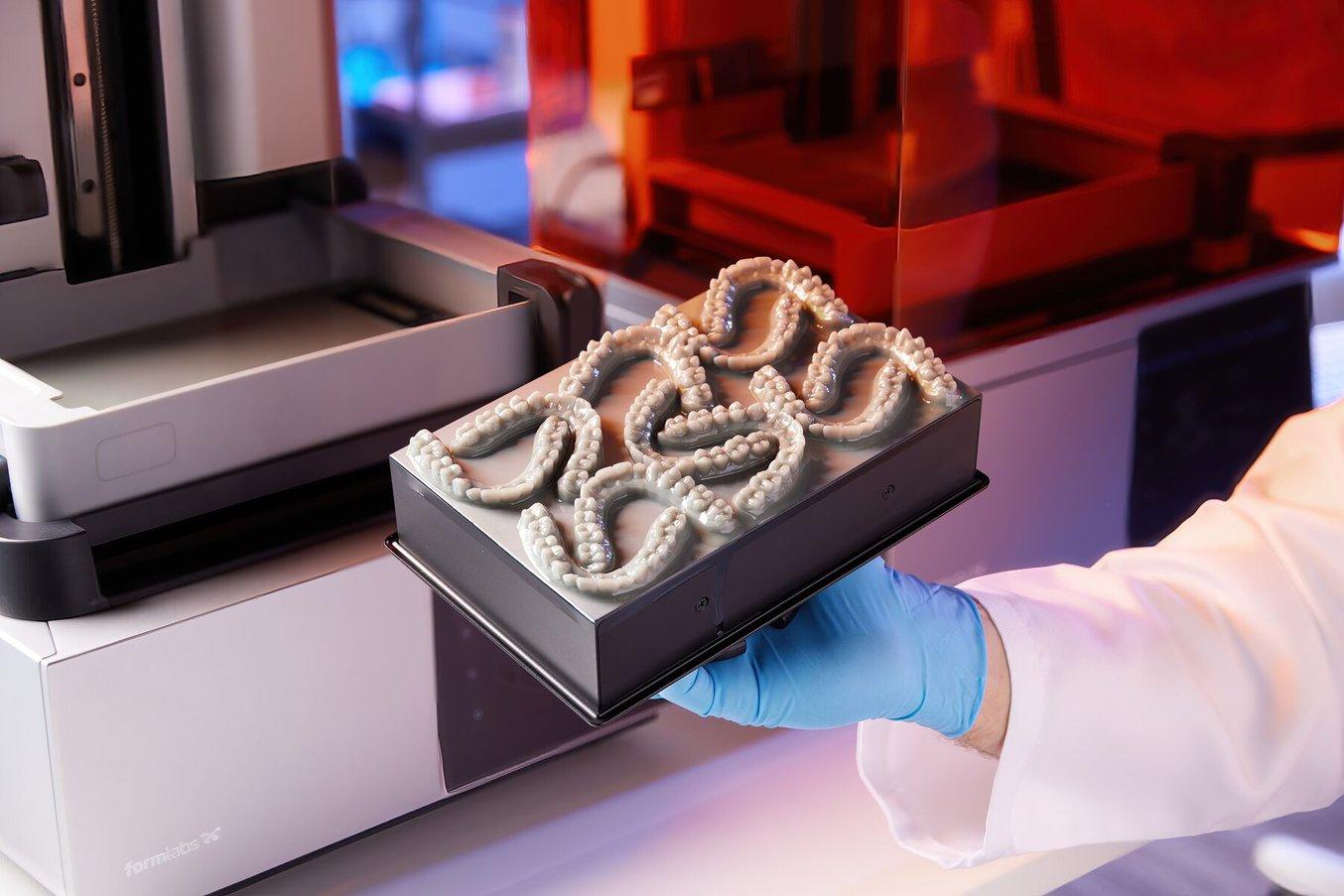 Dental 3D printed parts in Formlabs Fast Model Resin