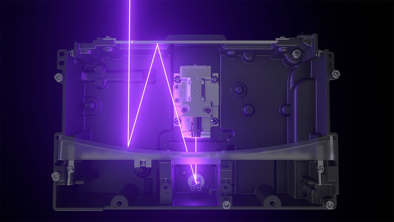 La Light Processing Unit (LPU) all'interno della Form 3B contiene un sistema di lenti e specchi che assicurano un punto laser preciso e uniforme.