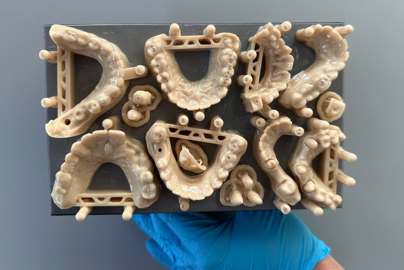 Une plateforme de fabrication de modèles de restauration imprimés avec Precision Model Resin